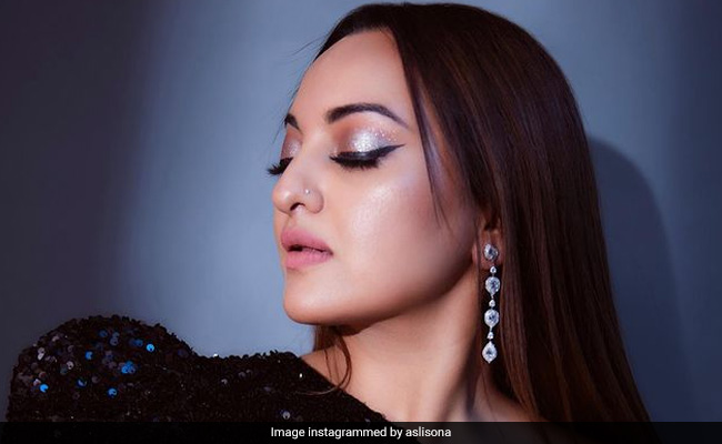 These Glittery Festive Makeup Looks On Malaika Arora, Sonakshi Sinha And More Can Add Bling To Your Ensemble In An Instant