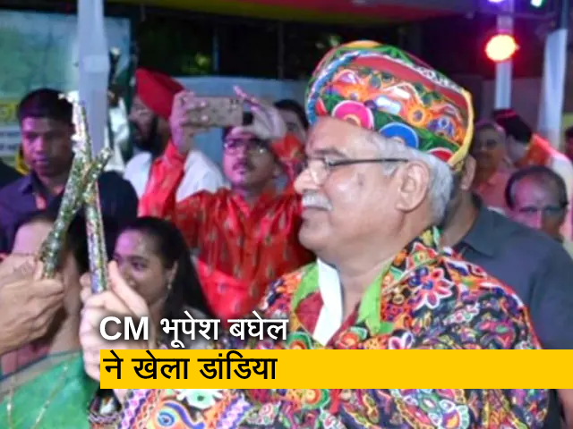 छत्तीसगढ़ : सीएम भूपेश बघेल ने पारंपरिक पोशाक पहन खेला डांडिया