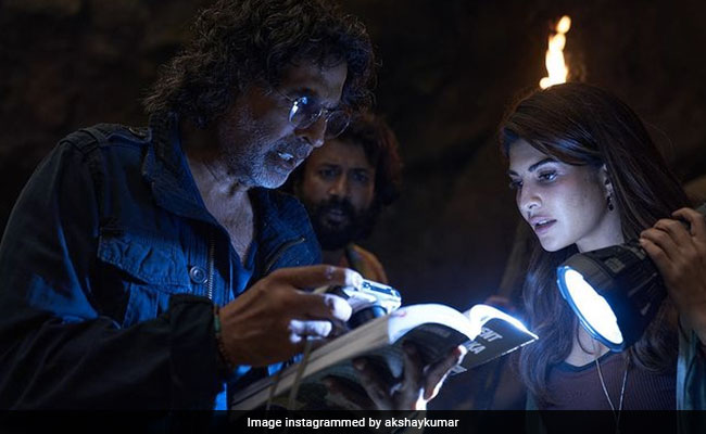 <i>Ram Setu</i> Review: Akshay Kumar's Film Is About A Floating Stone But Has No Clue How To Stay Afloat