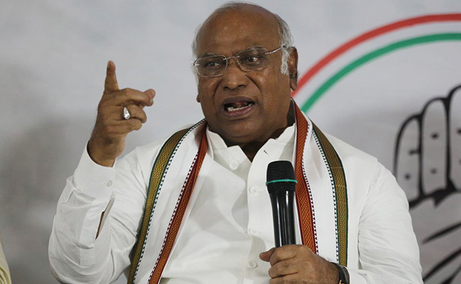 PM Yet To Acknowledge This "Epic Failure": Mallikarjun Kharge On Notes Ban