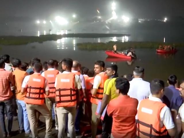 गुजरात पुल हादसा: सीएम भूपेंद्र पटेल ने बचाव कार्य का जायजा लिया 