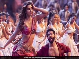 Thumkeshwari Song: ठुमके लगाने पर मजूबर कर देगा वरुण और कृति का गाना, 'भेड़िया' के नए गाने ने मचाया धमाल Thumkeshwari Song: ठुमके लगाने पर मजूबर कर देगा वरुण और कृति का गाना, 'भेड़िया' के नए गाने ने मचाया धमाल