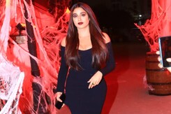 Janhvi Kapoor Arrives In Style In A Black Outfit Janhvi Kapoor Arrives In Style In A Black Outfit
