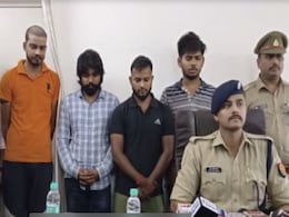 OYO Rooms में हिडन कैमरे से बनाते थे कपल्स का VIDEO, फिर करते थे ब्लैकमेल, पुलिस ने 4 को दबोचा OYO Rooms में हिडन कैमरे से बनाते थे कपल्स का VIDEO, फिर करते थे ब्लैकमेल, पुलिस ने 4 को दबोचा