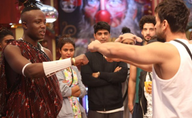 अक्षय कुमार का गाना 'तू चीज बड़ी है मस्त मस्त' पर डांस करते हुए तंजानिया के किली पॉल ने बिग बॉस के घर में ली एंट्री, घरवालों के साथ खूब किया डांस