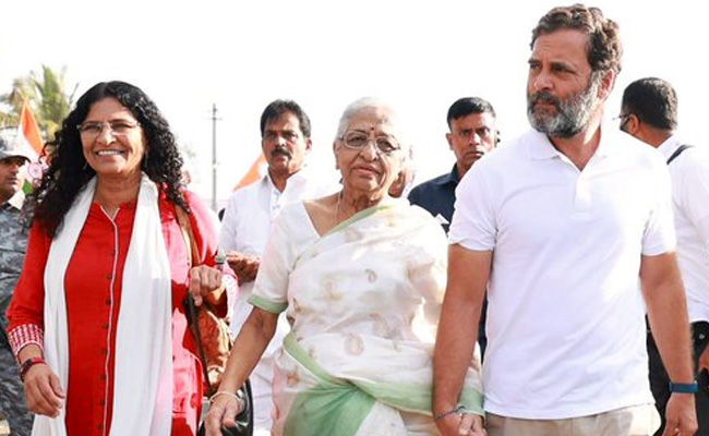 " उनके जैसे अनगितन लोगों के लिए खड़ा हूं..." : राहुल ने पत्रकार गौरी लंकेश की मां-बहन के साथ की पदयात्रा