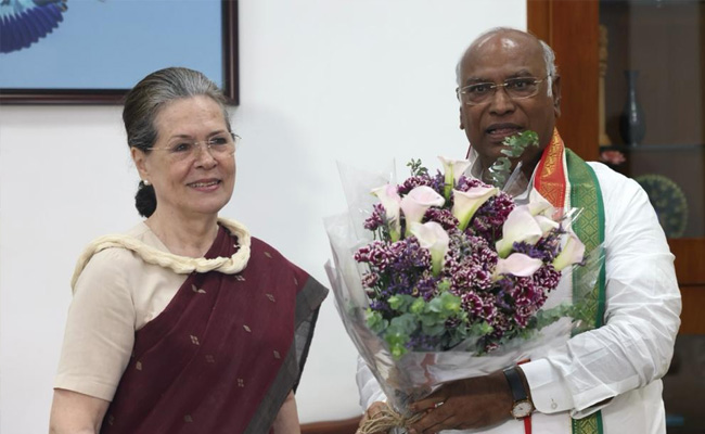 After Win, Mallikarjun Kharge Wanted To Visit Sonia Gandhi. She Had A Different Plan