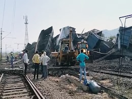VIDEO: बिहार में पटरी से उतरी मालगाड़ी खतरनाक ढंग से पहुंची स्टेशन तक, प्लेटफॉर्म पर मची भगदड़ VIDEO: बिहार में पटरी से उतरी मालगाड़ी खतरनाक ढंग से पहुंची स्टेशन तक, प्लेटफॉर्म पर मची भगदड़