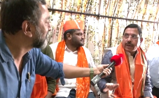 "कुछ भी गलत नहीं हुआ" : केंद्रीय मंत्री प्रल्&zwj;हाद जोशी ने बिलकिस बानो के रेपिस्&zwj;ट की रिहाई का किया बचाव