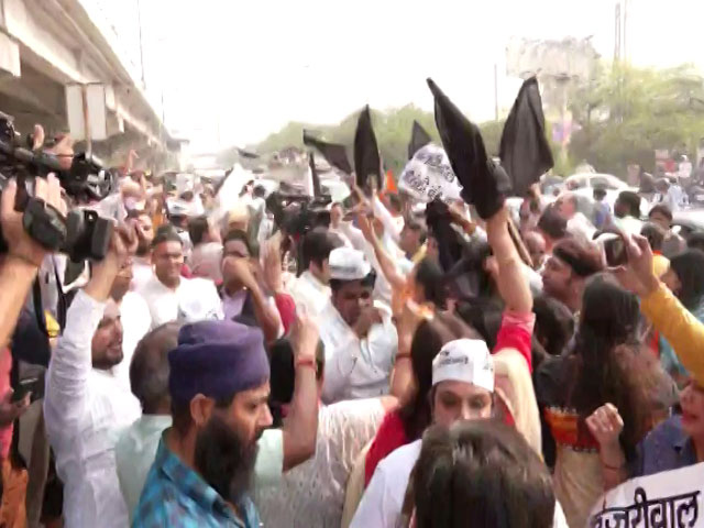 BJP vs AAP At Delhi Garbage Dump, Protest Ahead Of Arvind Kejriwal Visit