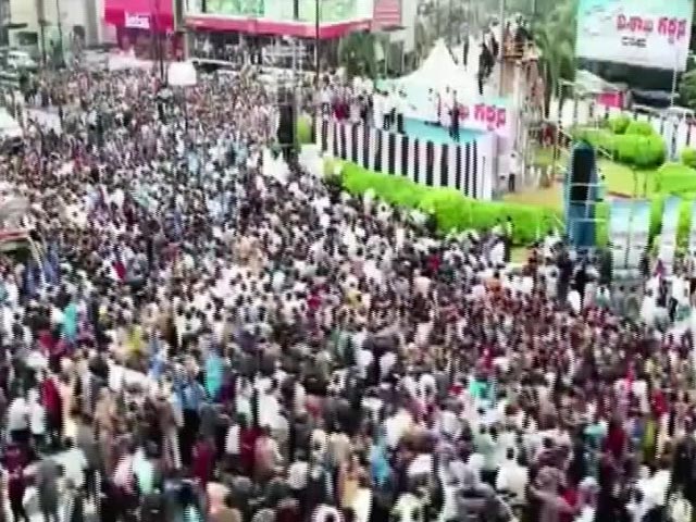 Thousands Gather In Vizag For Rally Supporting Decentralisation