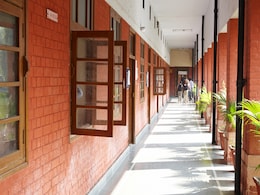 DU Admission 2022: दिल्ली यूनिवर्सिटी में 54,000 से अधिक छात्रों ने लिए प्रवेश, फीस जमा करने की अंतिम तारीख आज DU Admission 2022: दिल्ली यूनिवर्सिटी में 54,000 से अधिक छात्रों ने लिए प्रवेश, फीस जमा करने की अंतिम तारीख आज