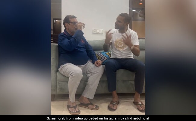 पापा जी ने बिना पूछे शादी कर दी तय तो शिखर धवन भड़क गए, ऐसे किया रिएक्ट, देखें Video पापा जी ने बिना पूछे शादी कर दी तय तो शिखर धवन भड़क गए, ऐसे किया रिएक्ट, देखें Video