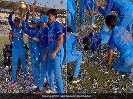 Asia Cup Champion बनी टीम इंडिया का ये Video देखकर खुश हो जाएगा दिल, इस तरह मनाया जीत का जश्न Asia Cup Champion बनी टीम इंडिया का ये Video देखकर खुश हो जाएगा दिल, इस तरह मनाया जीत का जश्न