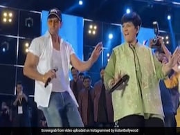 ऋतिक रोशन के साथ डांस में जुगलबंदी करती नजर आईं डांडिया क्वीन फाल्गुनी पाठक, वायरल हुआ VIDEO ऋतिक रोशन के साथ डांस में जुगलबंदी करती नजर आईं डांडिया क्वीन फाल्गुनी पाठक, वायरल हुआ VIDEO