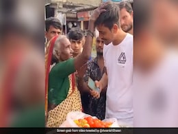 "Heart-Touching" Video Of Blogger Helping Ragpicker Moves Internet "Heart-Touching" Video Of Blogger Helping Ragpicker Moves Internet