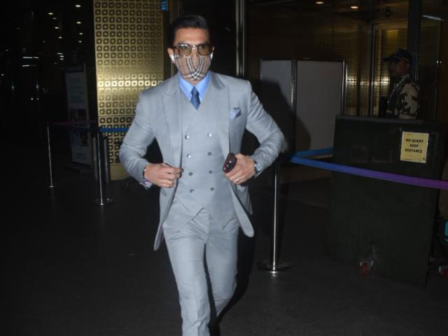 Ranveer Singh Clicked At Airport