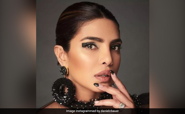 Here's How Khushi Kapoor, Priyanka Chopra And More Are Upping The Drama With These Bold Eye Makeup Looks