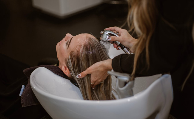 Cancer: Your Chemical-Based Hair Straightening Treatments Can Cause Uterine Cancer