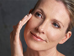 5 Beauty Tips On How To Apply Dewy Makeup For Mature Skin