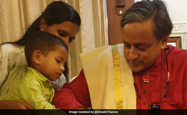 Shashi Tharoor Makes Children Write Their First Words - A Kerala Tradition