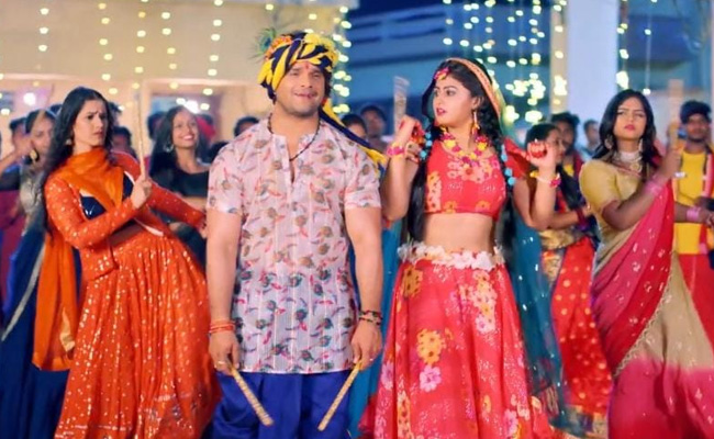 नास्तिक खेसारीलाल यादव को इस घटना ने बना दिया कृष्ण भक्त, 'बोल राधा बोल' का वीडियो हुआ रिलीज