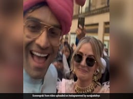 Viral Video : "भाई की शादी में बंद कर दीं न्यूयॉर्क की सड़कें", देसी रॉकस्टार की तरह नाचे बाराती Viral Video : "भाई की शादी में बंद कर दीं न्यूयॉर्क की सड़कें", देसी रॉकस्टार की तरह नाचे बाराती