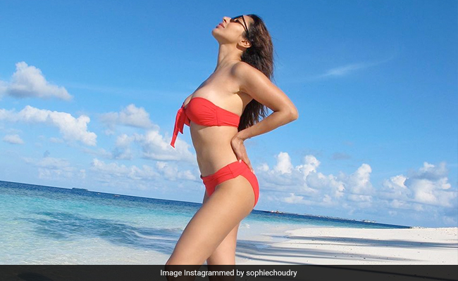 Sophie Choudry Is Turning Our Midweek Blues Into Red With Her Latest Swimsuit Photos