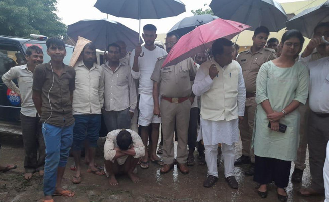 बुलंदशहर में बारिश के कारण बड़ा हादसा, दीवार गिरने से दबे एक ही परिवार के पांच बच्‍चे, किशोरी की मौत 