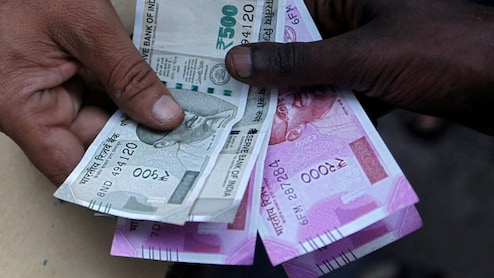 8वें वेतन आयोग के बाद कितनी बढ़ जाएगी चपरासी की सैलरी? ये रहा पूरा गणित