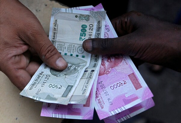 8वें वेतन आयोग के बाद कितनी बढ़ जाएगी चपरासी की सैलरी? ये रहा पूरा गणित