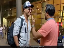 एयरपोर्ट पर अचानक सामने आया विक्की कौशल का फ्रेंड, एक्साइटमेंट में एक्टर ने कर दी ये गलती, लोग बोले- मिलना महंगा पड़ा एयरपोर्ट पर अचानक सामने आया विक्की कौशल का फ्रेंड, एक्साइटमेंट में एक्टर ने कर दी ये गलती, लोग बोले- मिलना महंगा पड़ा