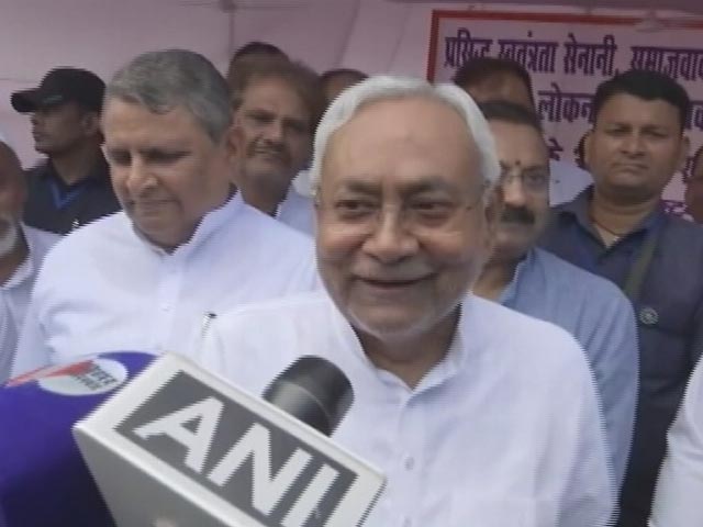 "I've Seen, There's Nothing": Nitish Kumar Defends Lalu Yadav In CBI Case