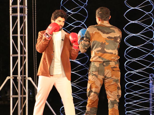 Vijay Deverakonda's Boxing And Push-Up Contests With Army Soldiers