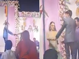 दूल्हन ने स्टेज पर किया ऐसा डांस, लूट ली महफिल, देखता रह गया दूल्हा दूल्हन ने स्टेज पर किया ऐसा डांस, लूट ली महफिल, देखता रह गया दूल्हा