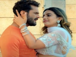 अक्षरा सिंह और खेसारी यादव को देखने के लिए टावर पर चढ़े लोग, उतारने के लिए प्रशासन को करनी पड़ी मशक्कत अक्षरा सिंह और खेसारी यादव को देखने के लिए टावर पर चढ़े लोग, उतारने के लिए प्रशासन को करनी पड़ी मशक्कत