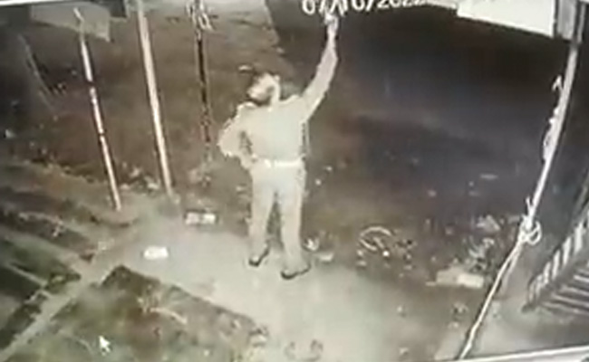 Viral Video: UP Cop Steals Bulb From Shop, Says "It Was Dark"