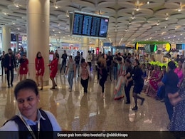 Video: After Bengaluru And Bhopal, Garba Fervour Arrives At Mumbai Airport Video: After Bengaluru And Bhopal, Garba Fervour Arrives At Mumbai Airport