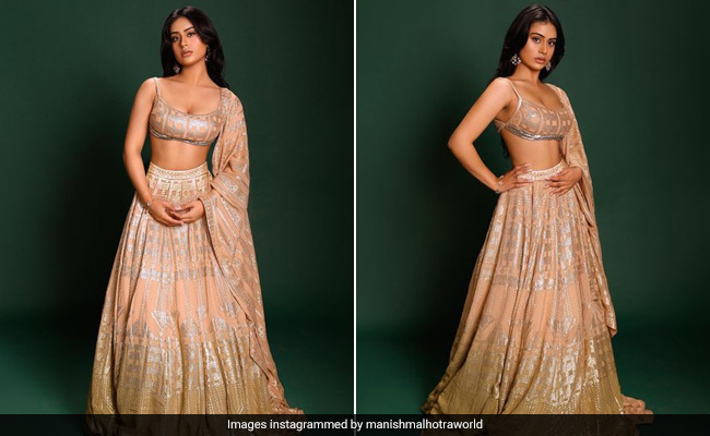 Nysa Devgan Lights Up Like The Star She Is In A Golden Manish Malhotra <i>Lehenga</i>
