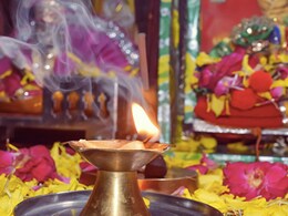 Kartik Month 2023: सुख, समृद्धि और भगवान की कृपा पाने के लिए कार्तिक माह में लड्डू गोपाल को लगाएं इस चीज का भोग
