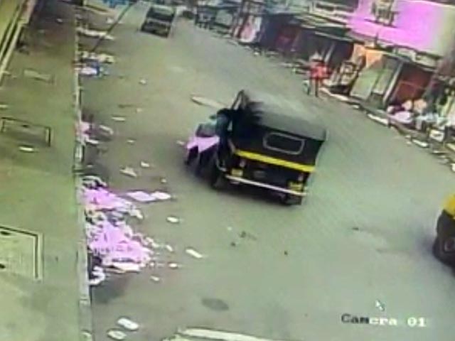 On Camera, Maharashtra College Student Molested, Dragged By Auto Driver