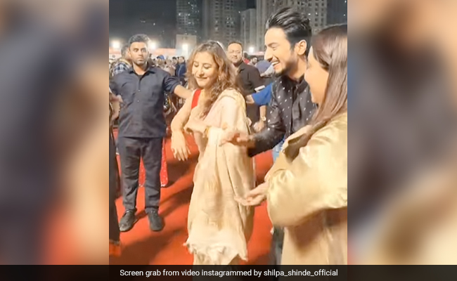 At Falguni Pathak's Navratri Utsav, Shilpa Shinde Danced With Nia Sharma And Others