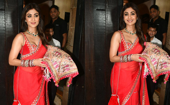 Shilpa Shetty's Glorious Red <i>Saree</i> Brings In The Festive Spirit With A Stylish Touch