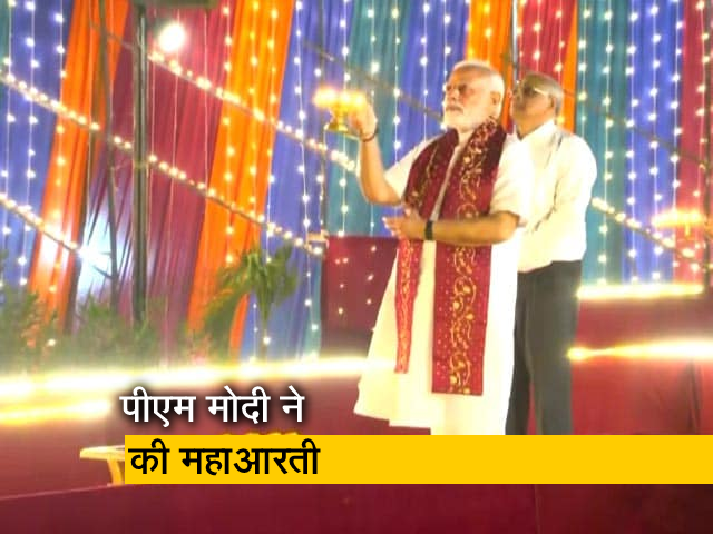 गुजरात के गब्बर तीर्थ में पीएम मोदी ने की 'महाआरती'