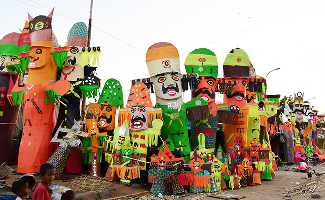 On Dussehra, This Maharashtra Village Performs <i>'Aarti'</i> Of Ravana. Here's Why