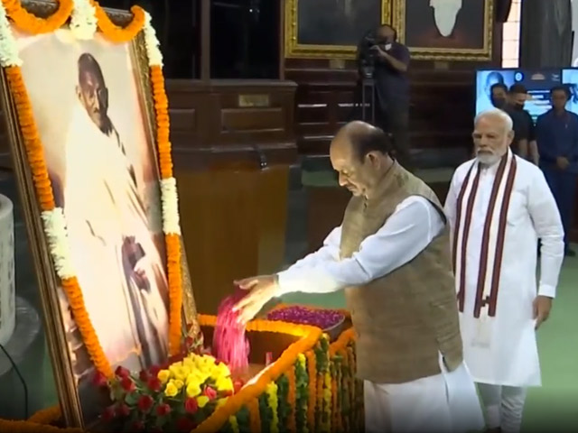 Leaders Pay Tribute To Mahatma Gandhi, Lal Bahadur Shastri On Their ...