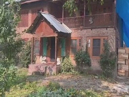 'डर का माहौल है' : आतंक प्रभावित गांव की आखिरी कश्मीरी पंडित महिला ने भी छोड़ी घाटी, जम्मू हुईं शिफ्ट 'डर का माहौल है' : आतंक प्रभावित गांव की आखिरी कश्मीरी पंडित महिला ने भी छोड़ी घाटी, जम्मू हुईं शिफ्ट