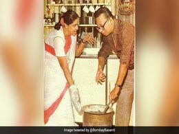 आशा भोसले और आरडी बर्मन की बेहद प्यारी तस्वीर आई सामने, खाना बनाते आए नजर आशा भोसले और आरडी बर्मन की बेहद प्यारी तस्वीर आई सामने, खाना बनाते आए नजर