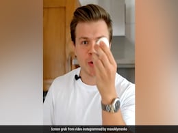 उबले अंडे को छीलने का ये अनोखा तरीका देख लोगों ने पकड़ा सिर, YouTube ने शेयर किया वायरल Video उबले अंडे को छीलने का ये अनोखा तरीका देख लोगों ने पकड़ा सिर, YouTube ने शेयर किया वायरल Video