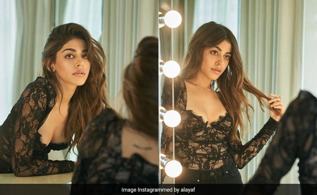 "Mirror Mirror On The Wall", Alaya Furniturewalla In Black Lace Looks Incredible, That's All